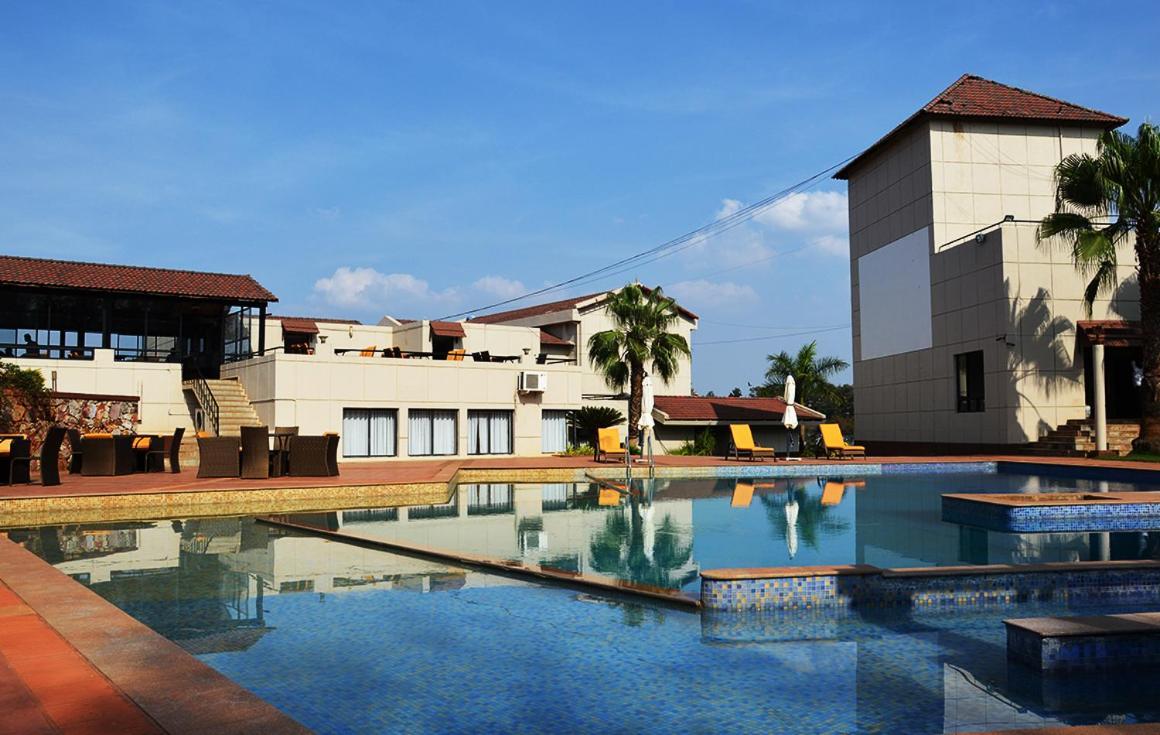 הובלי Cotton County Club And Resort מראה חיצוני תמונה