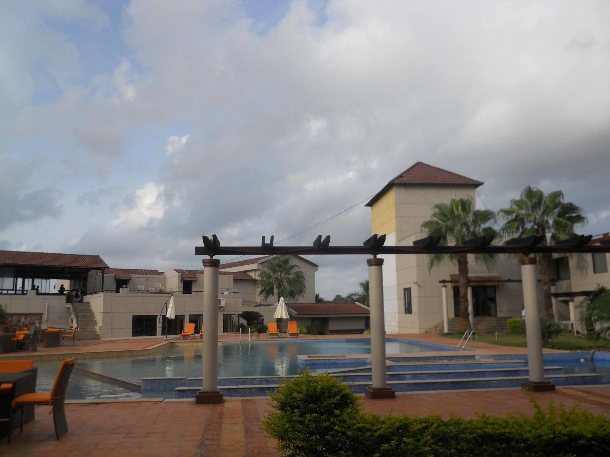 הובלי Cotton County Club And Resort מראה חיצוני תמונה