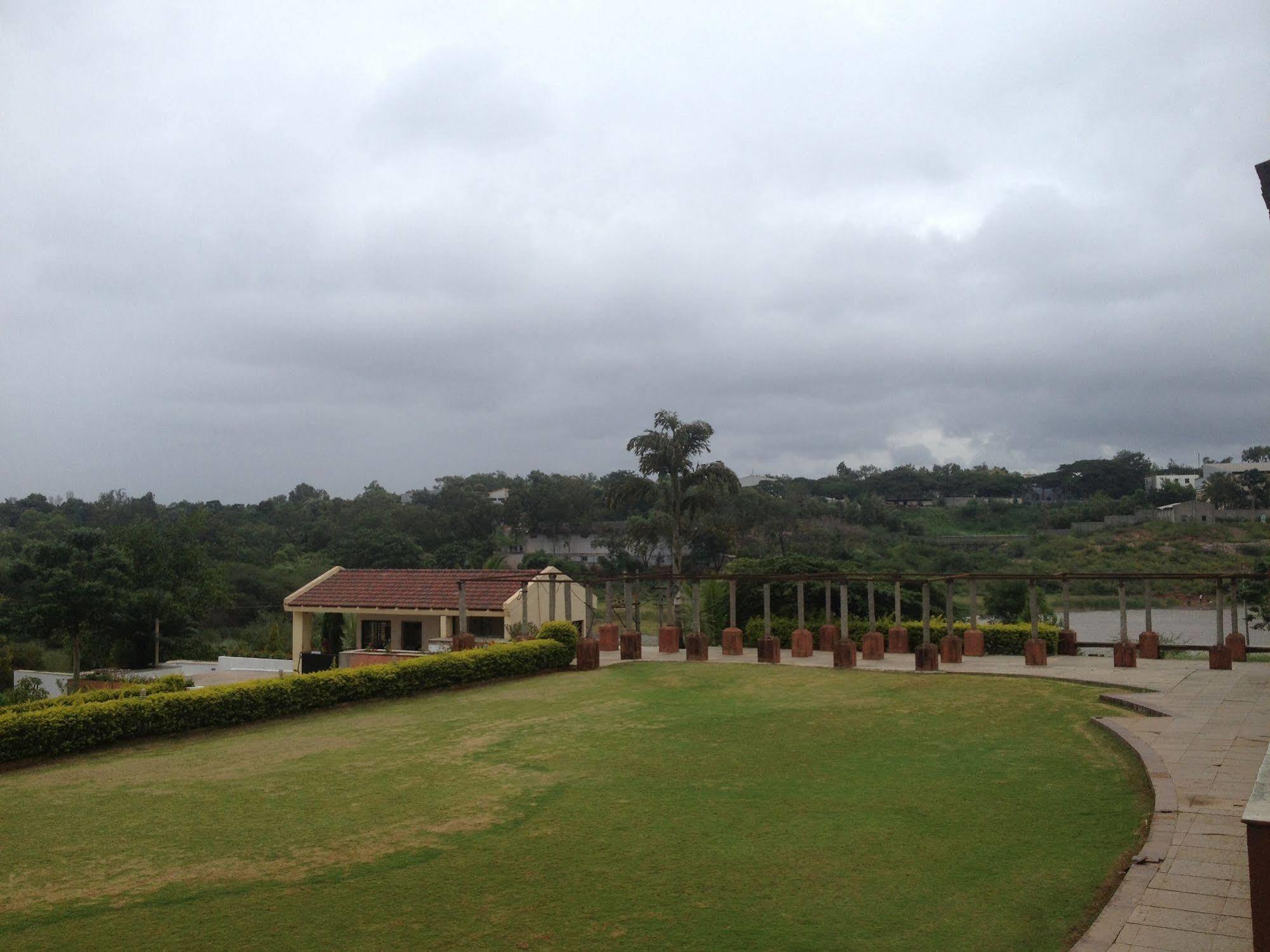 הובלי Cotton County Club And Resort מראה חיצוני תמונה
