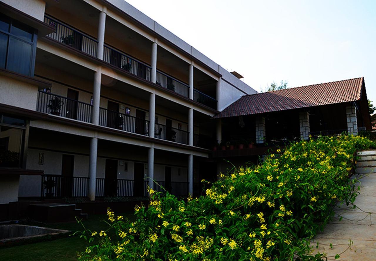 הובלי Cotton County Club And Resort מראה חיצוני תמונה
