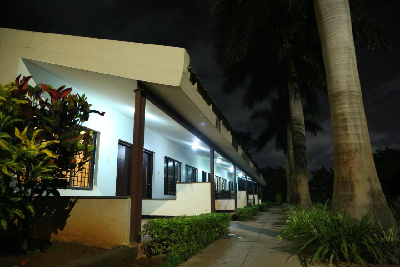 הובלי Cotton County Club And Resort מראה חיצוני תמונה